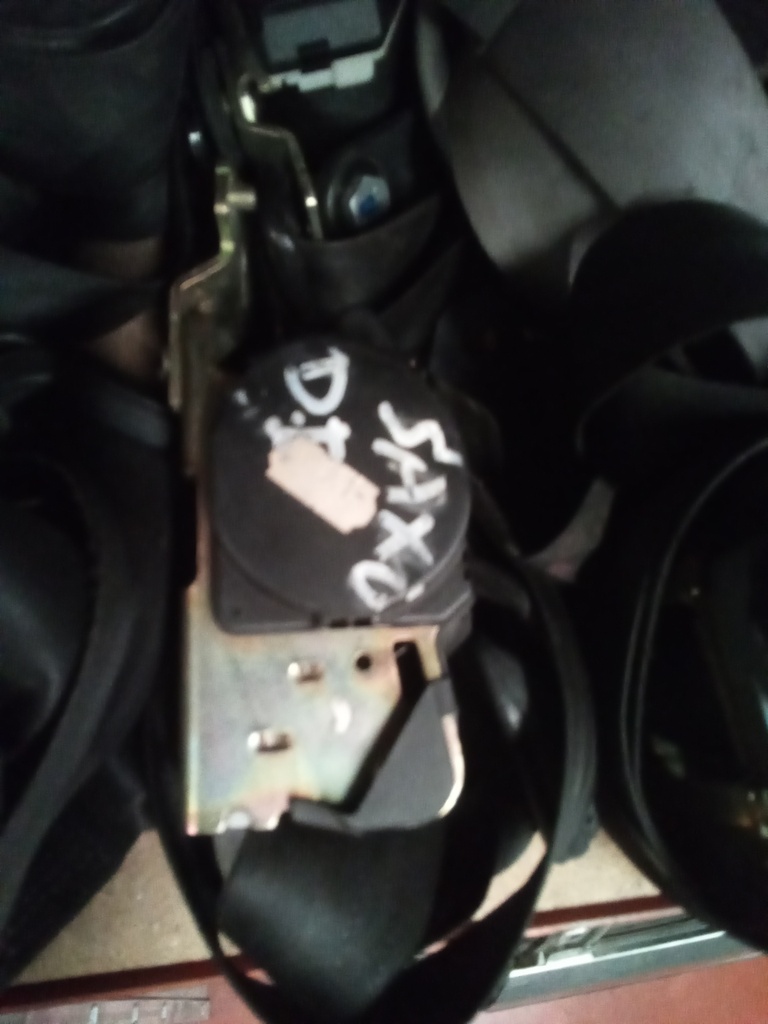 Cinturon delantero derecho citroen saxo '98