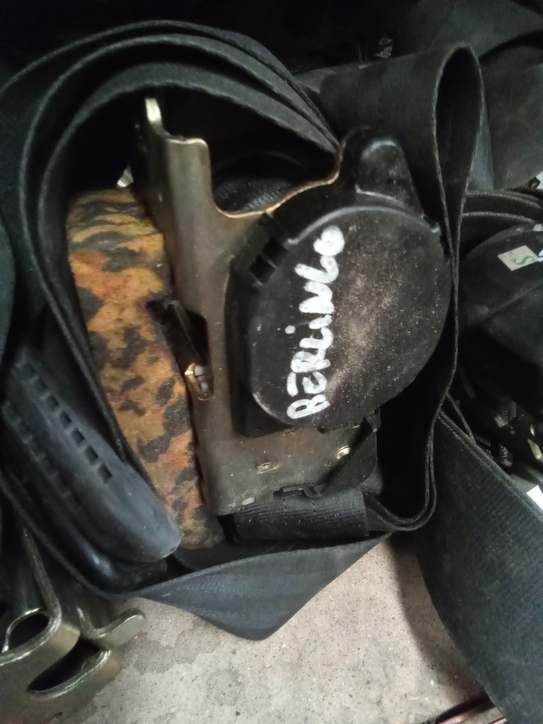 Cinturon delantero izquierdo citroen berlingo '01