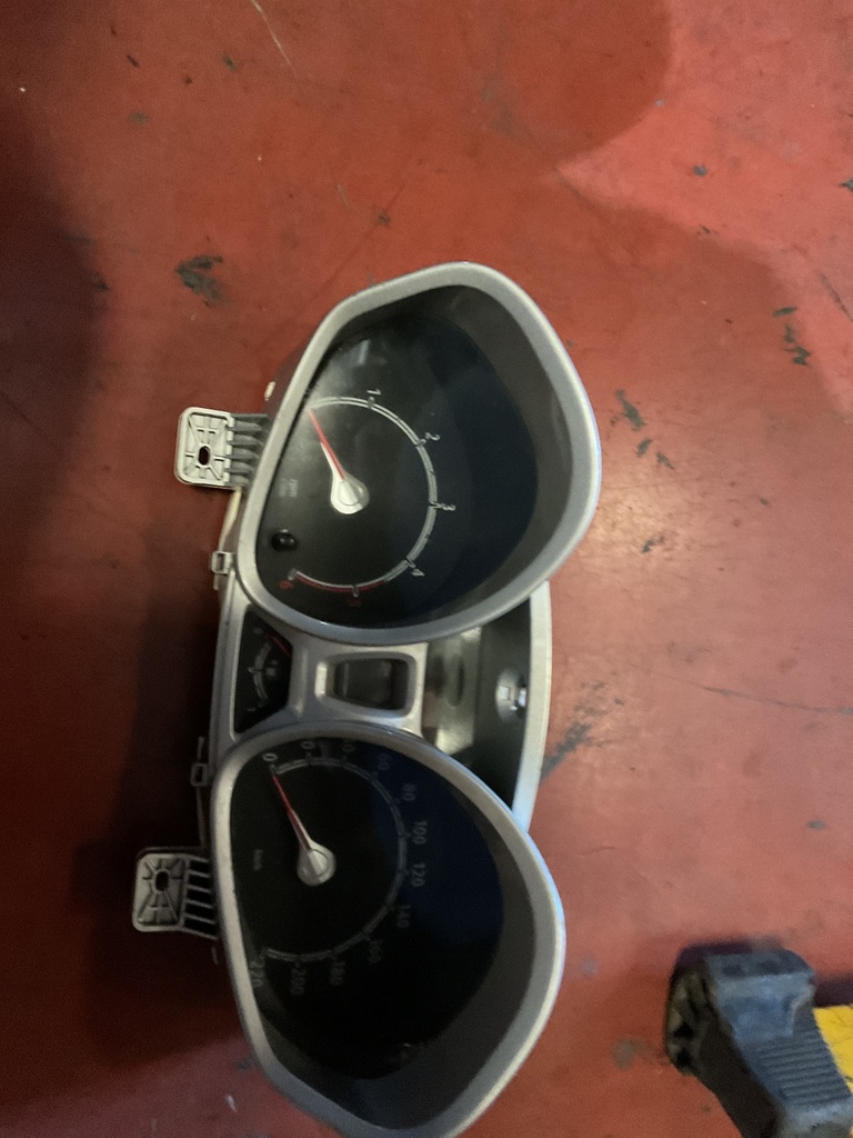 Cuadro instrumentos ford fiesta 2010