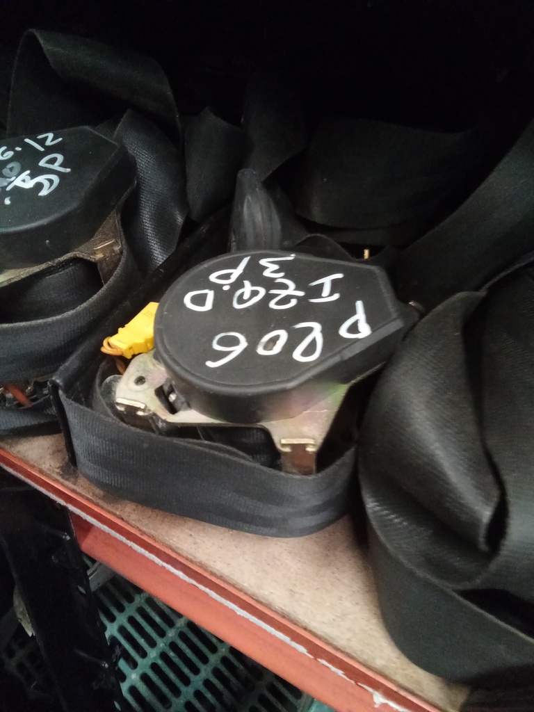 Cinturon delantero izquierdo 3p peugeot 206 '03