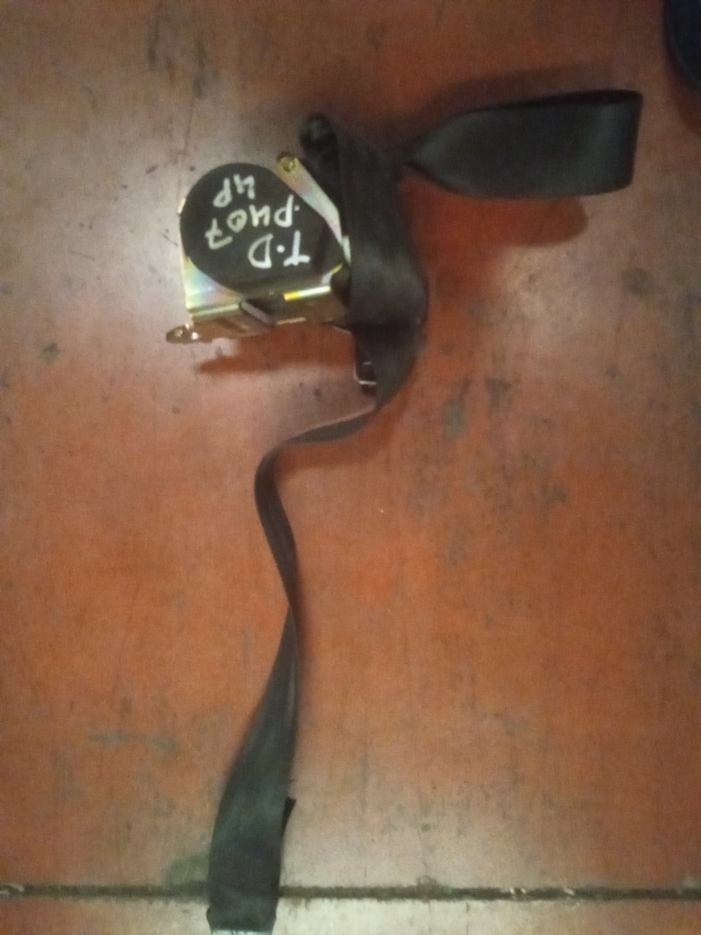 Cinturon trasero derecho peugeot 407 '06