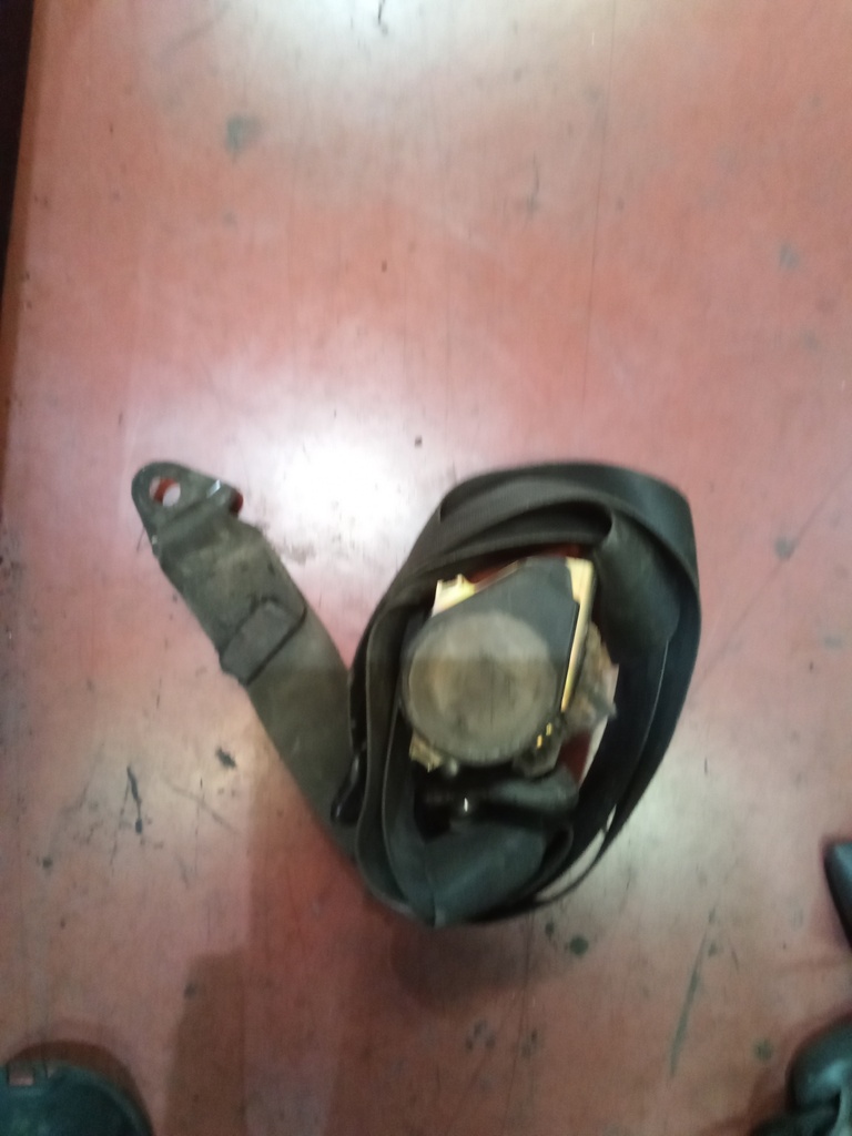 Cinturon delantero derecho peugeot partner '01