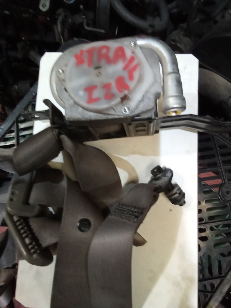 Cinturon delantero izquierdo nissan x-trail '04