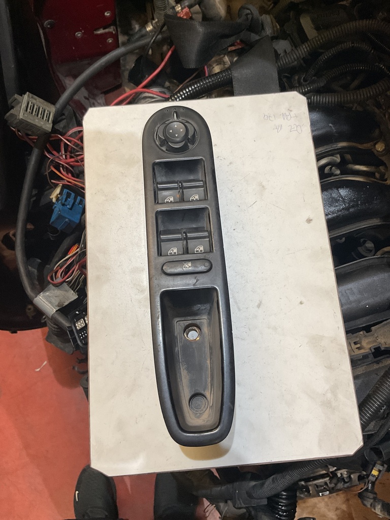 Botonera eleva lunas izquierda alfa 159 '03