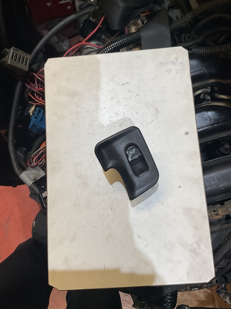 Botonera eleva lunas tras.izquierda alfa romeo 147 ‘03