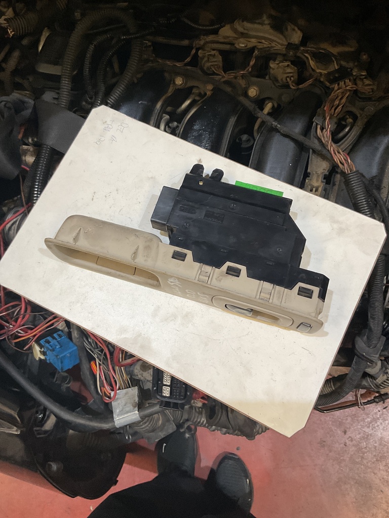 Botonera eleva lunas derecha volvo s80 '02