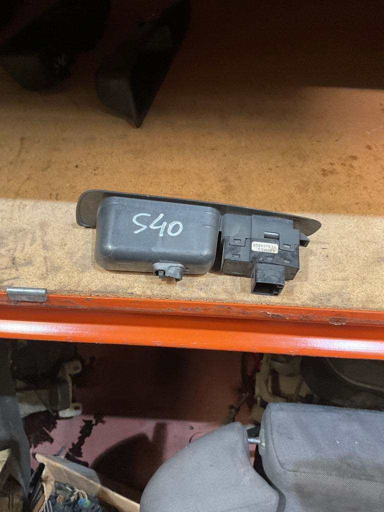 Botonera eleva lunas tras.izquierda volvo s40 ‘01