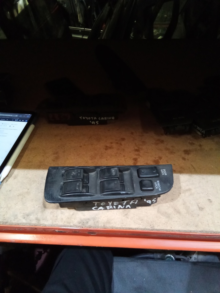 Botonera elevalunas toyota carina '95