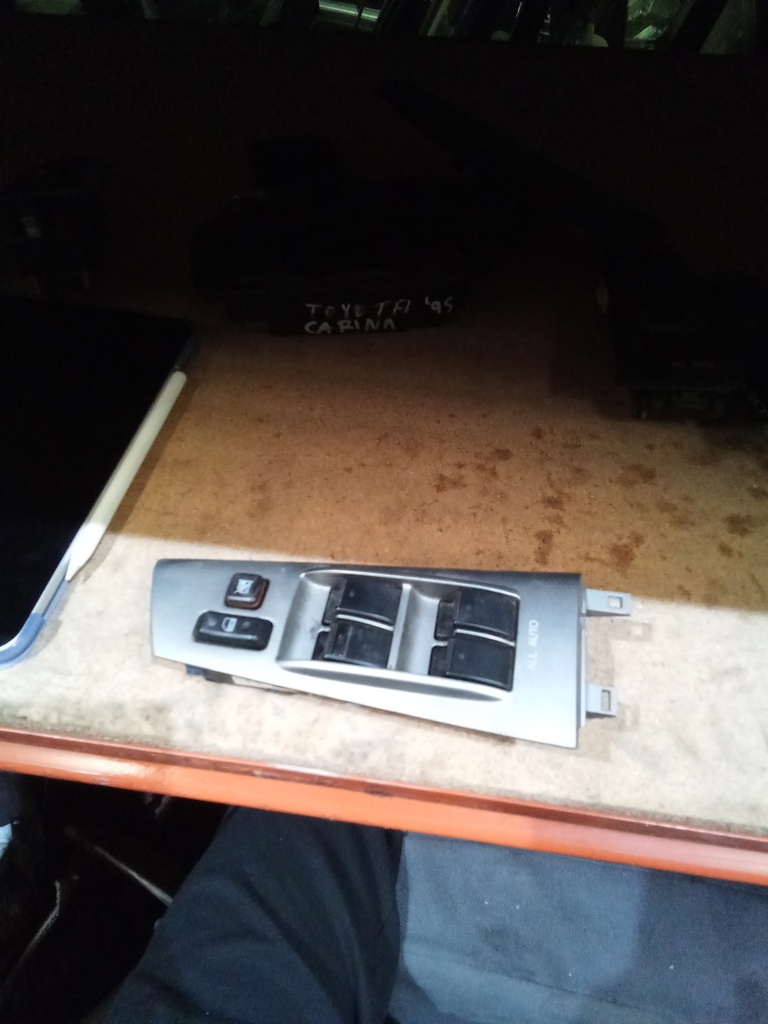 Botonera eleva lunas toyota corolla '07