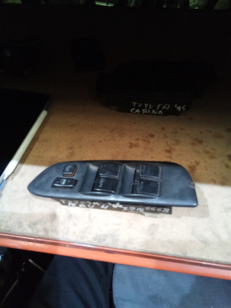 Botonera eleva lunas toyota rav-4 '06