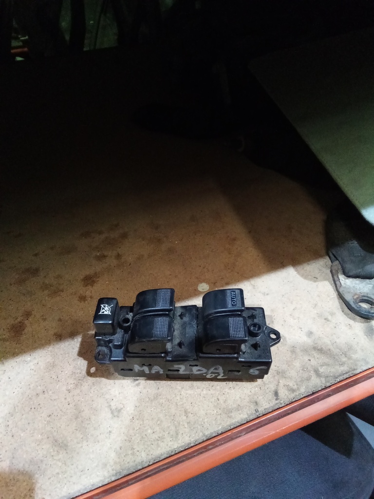 Botonera eleva lunas mazda 6 '02