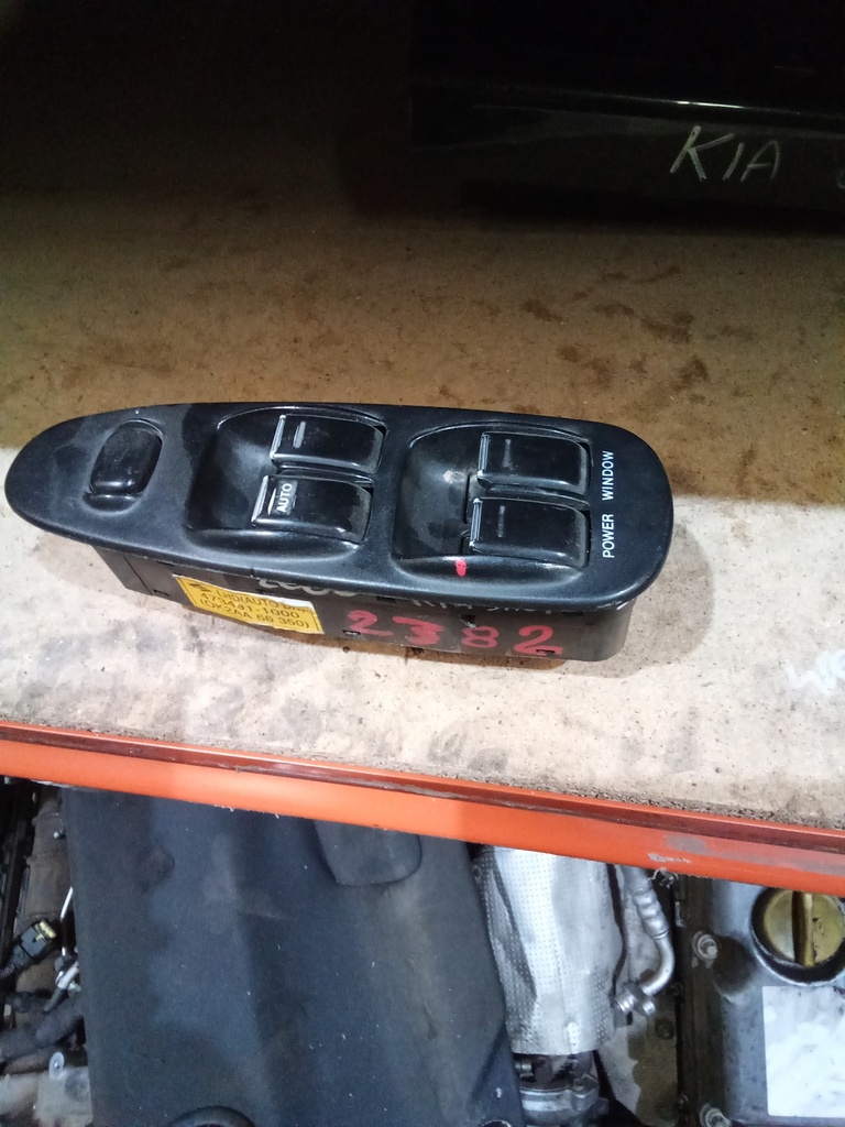 Botonera eleva lunas izquierda kia sephia '00