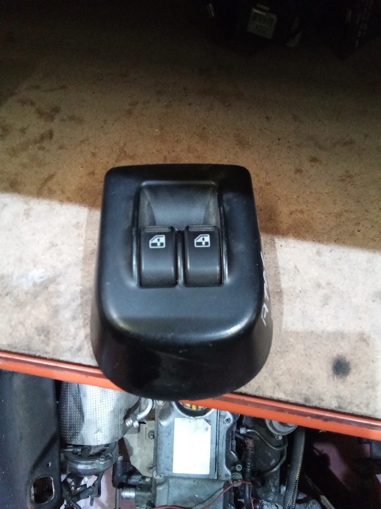 Botonera eleva lunas izquierda hyundai Atos prime '06