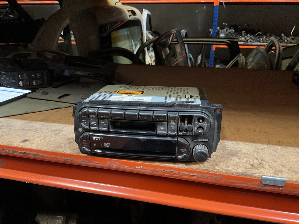 Radio chrysler voyager ‘02