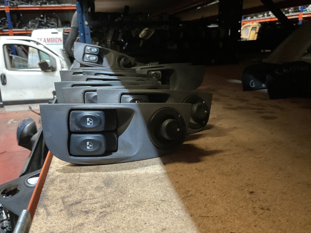 Botonera eleva lunas renault megane i ‘02