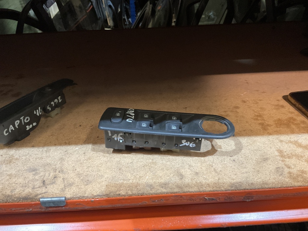 Botonera eleva lunas renault captur ‘16