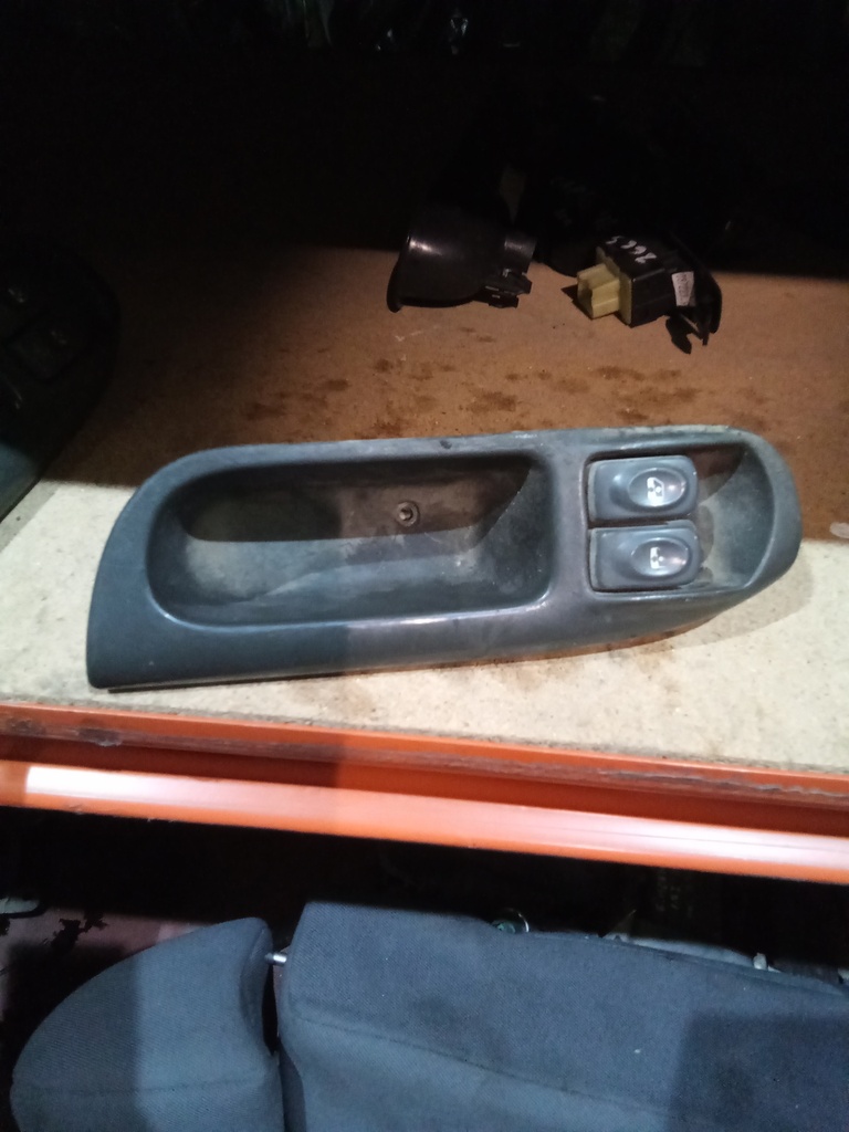 Botonera eleva lunas izquierda renault scenic i '01