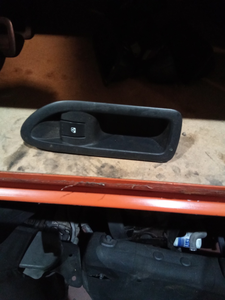 Botonera eleva lunas izquierda renault laguna ii '04