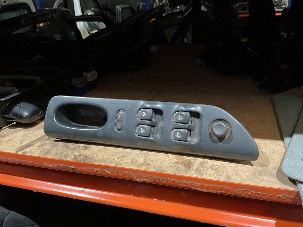 Botonera eleva lunas izquierda renault laguna ‘99