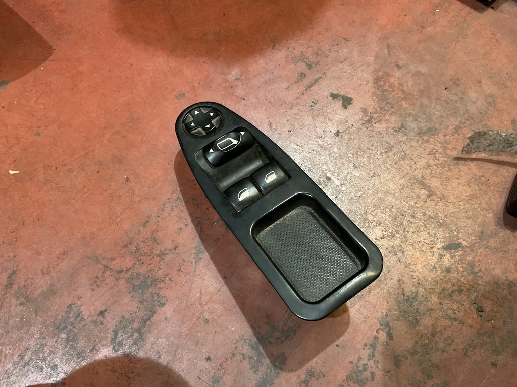 Botonera eleva lunas citroen jumpy ‘07