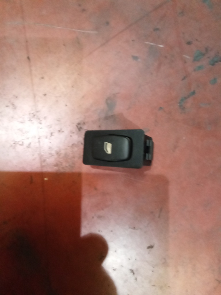 Botonera eleva lunas tras. peugeot 807