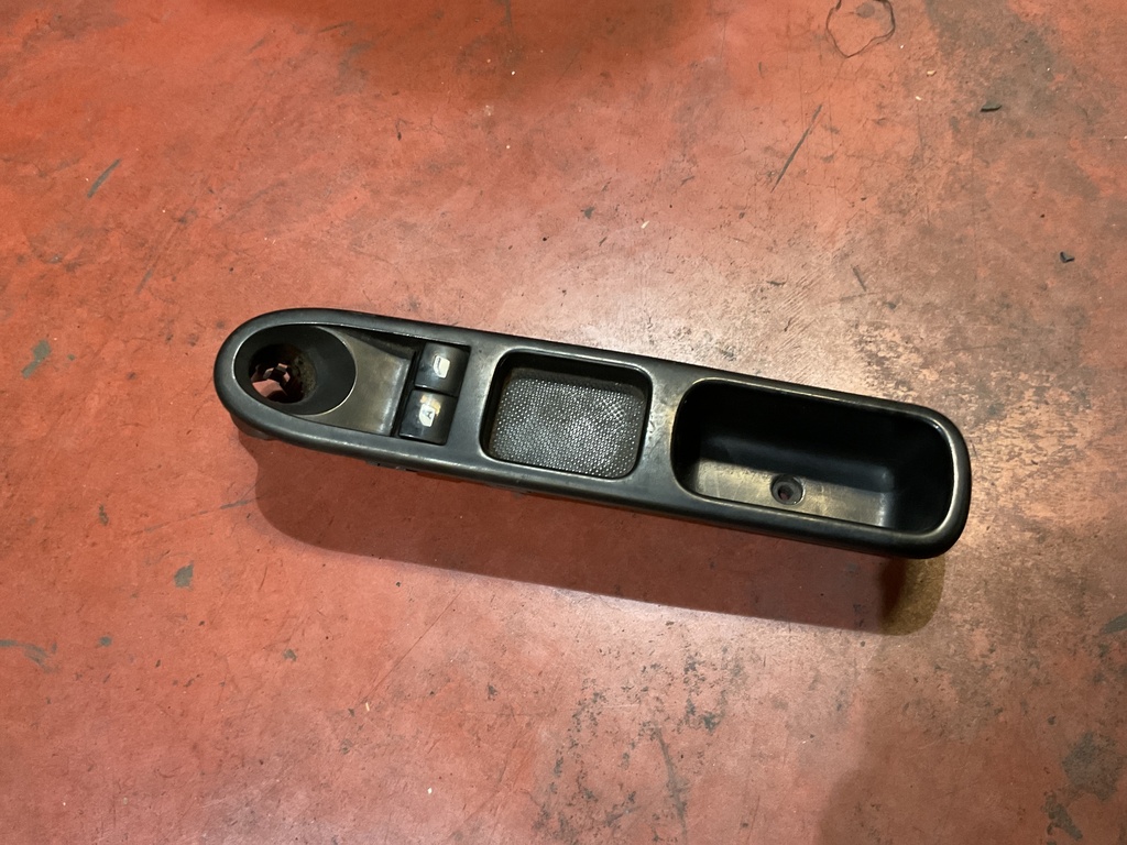 Botonera eleva lunas derecha peugeot 207 ‘06