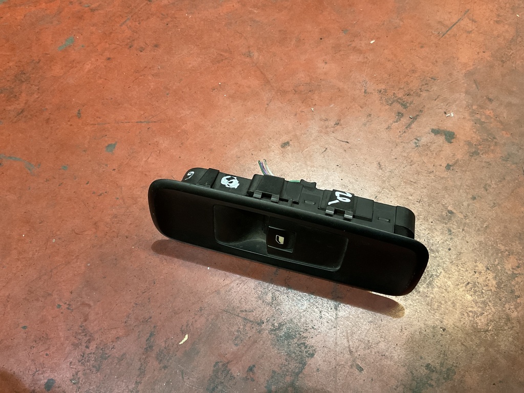 Botonera eleva lunas tras. fiat ulysses ‘02