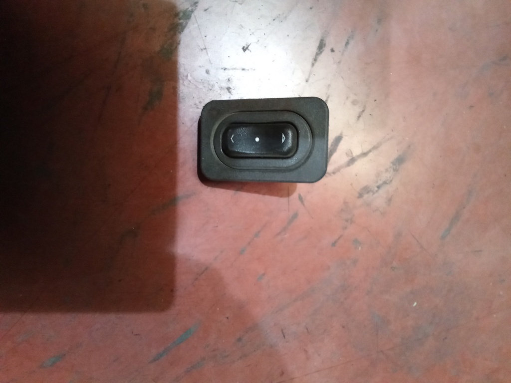 Botonera eleva lunas tras. opel Corsa c '04