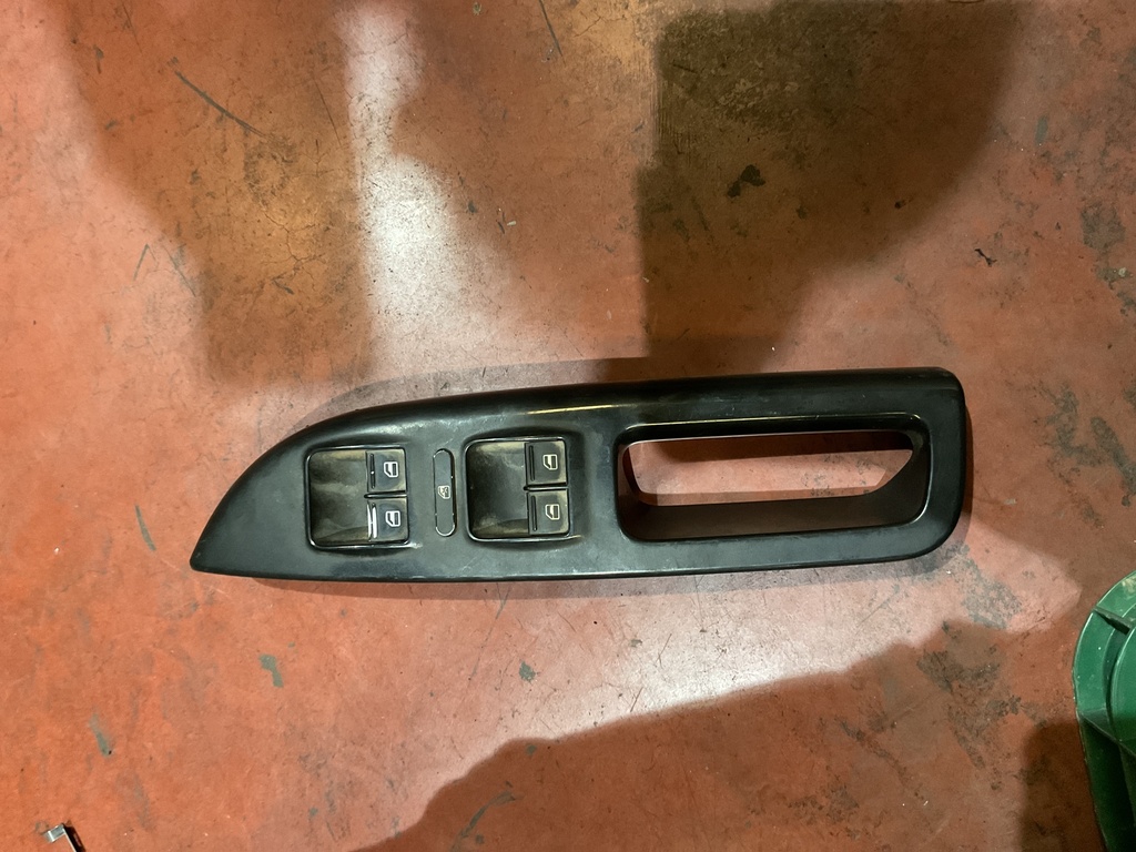 Botonera eleva lunas skoda octavia ‘06