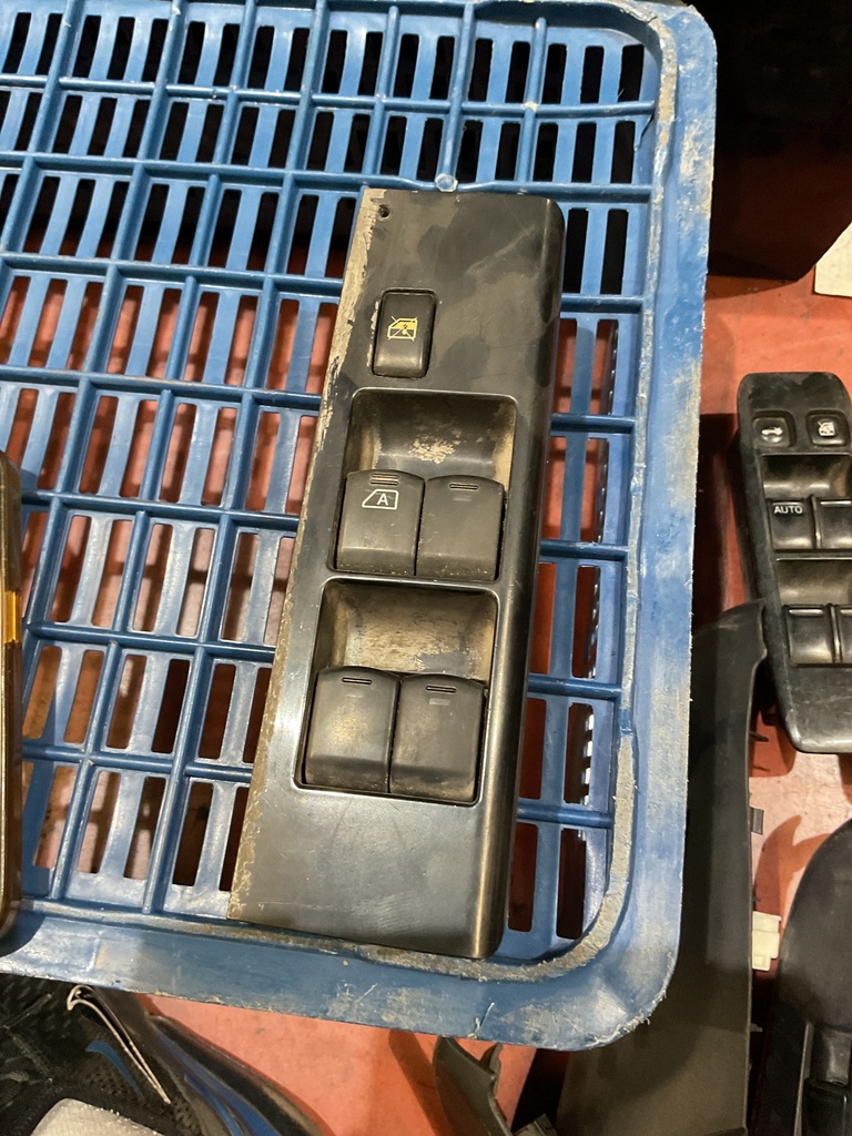 Botonera eleva lunas nissan pahtfinder'05