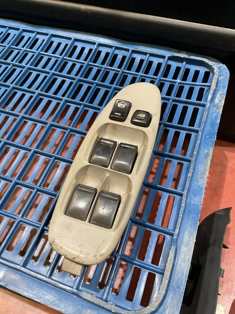 Botonera eleva lunas nissan almera tino ‘00