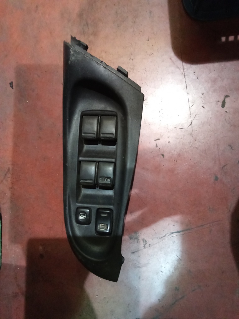 Botonera eleva lunas izquierda nissan almera '03