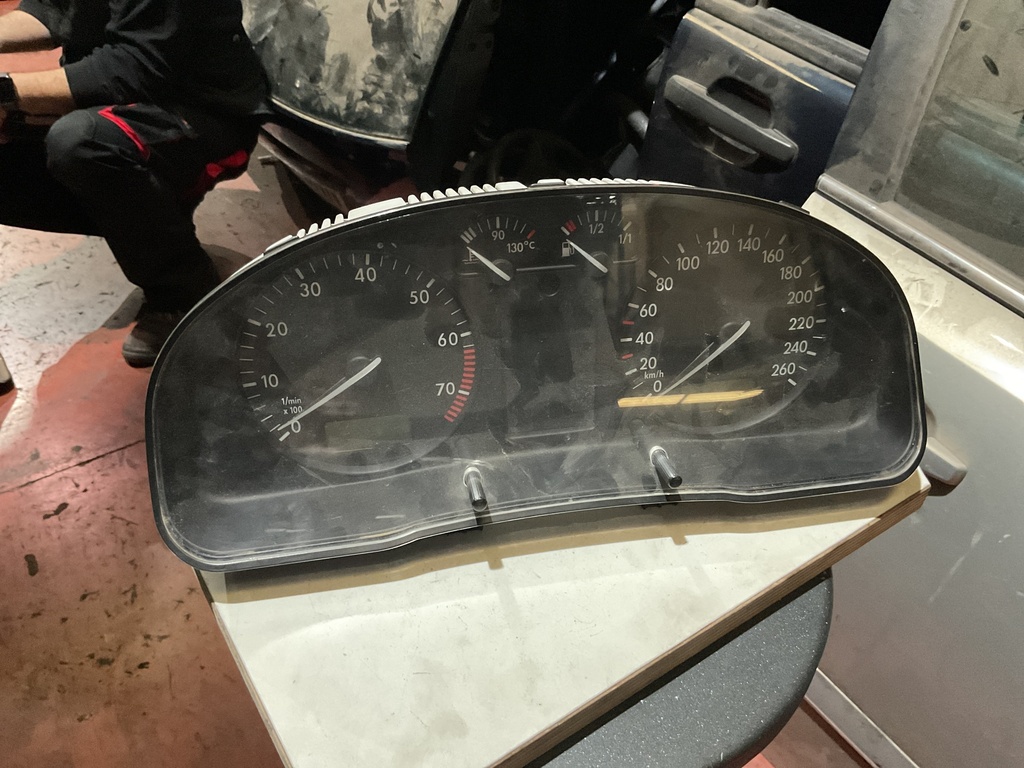 Cuadro instrumentos volkswagen passat ‘98