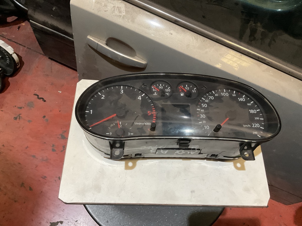 Cuadro instrumentos audi a3 ‘02