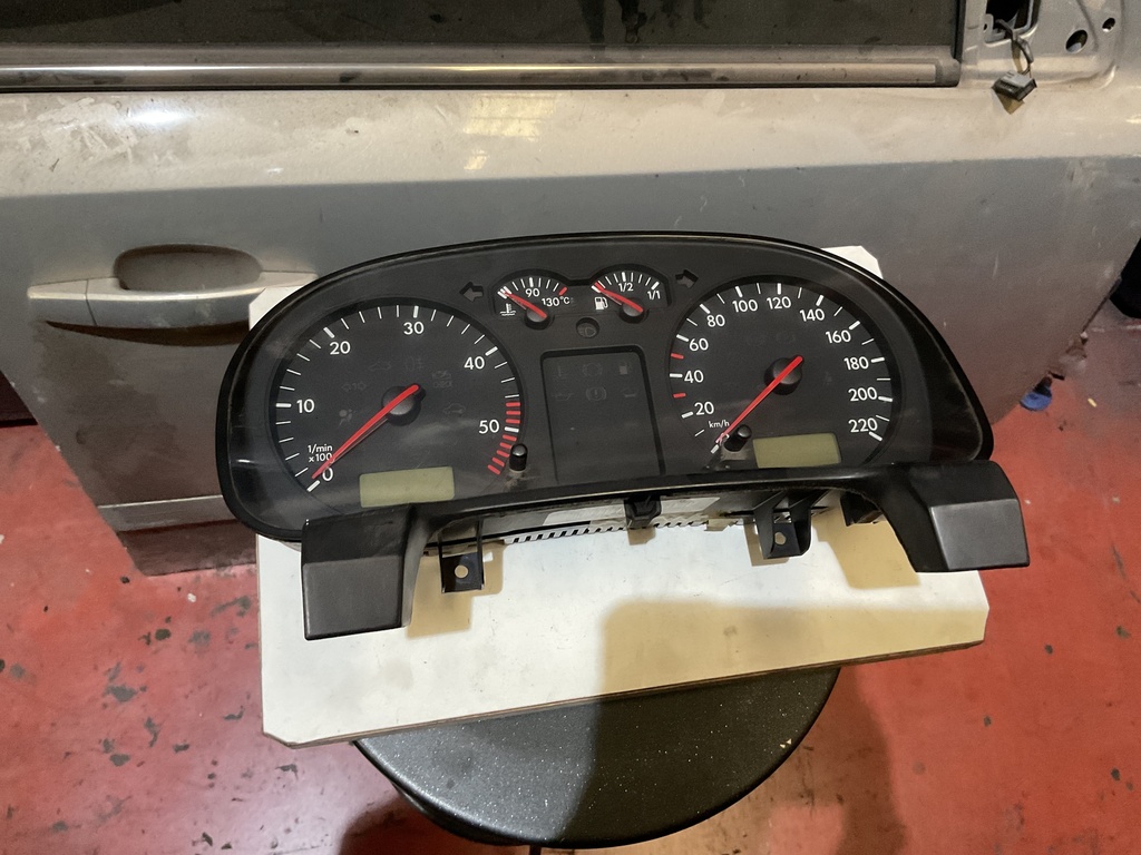 Cuadro instrumentos volkswagen golf iv ‘98