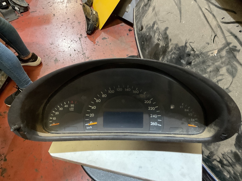 Cuadro instrumentos mercedes clase c 220 w203
