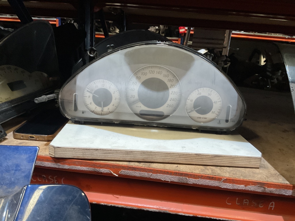 Cuadro instrumentos mercedes clase c w211