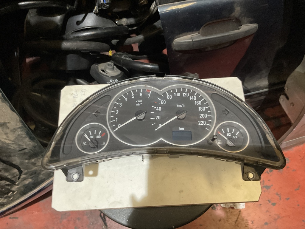 Cuadro instrumentos opel Corsa c ‘03