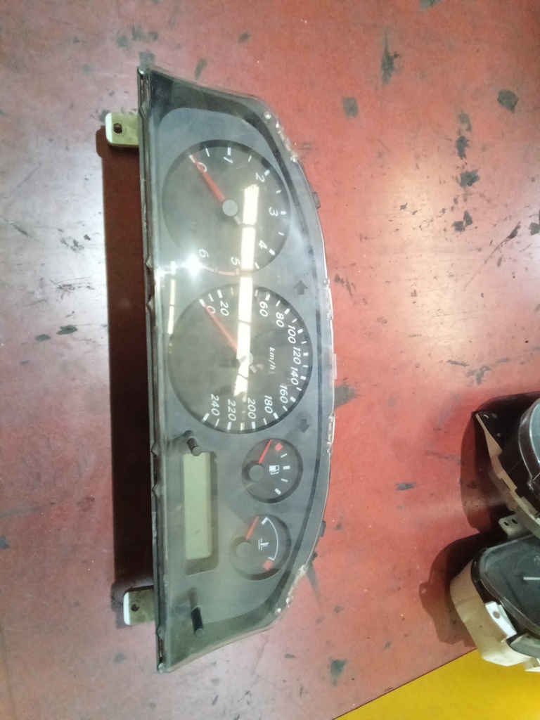 Cuadro instrumentos nissan almera '00