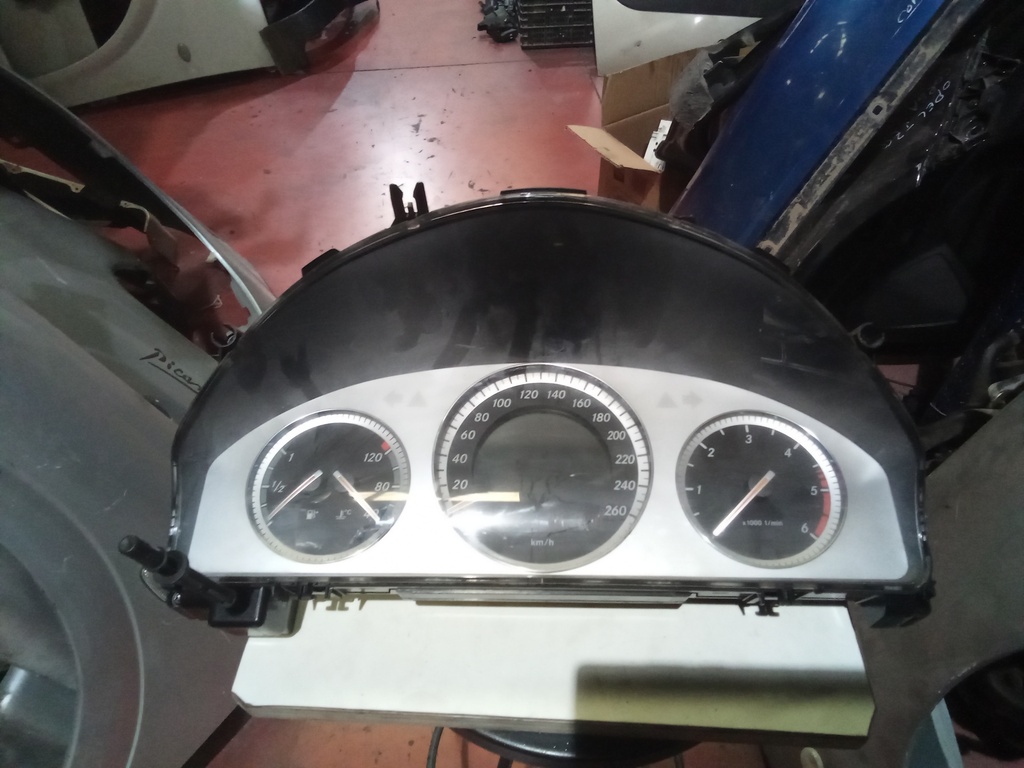 Cuadro instrumentos mercedes clase c w204 '08
