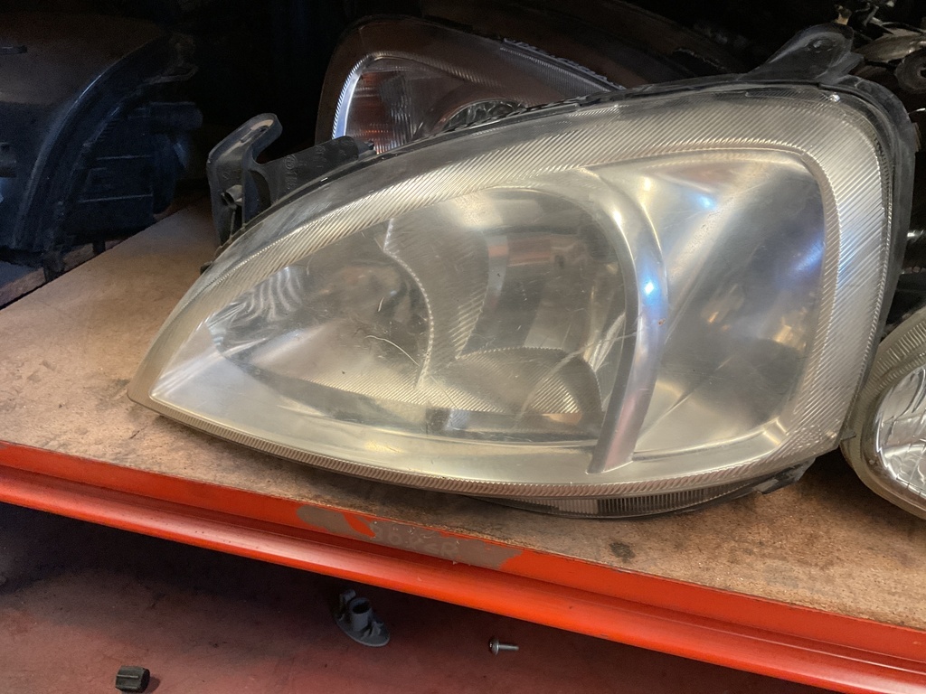 Faro izquierdo opel Corsa c