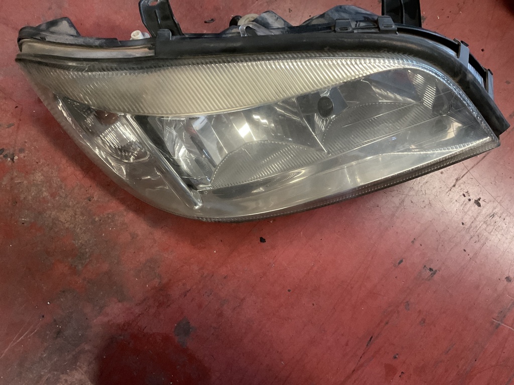 Faro derecho opel zafira a