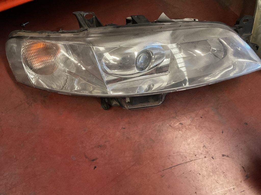 Faro derecho opel vectra c