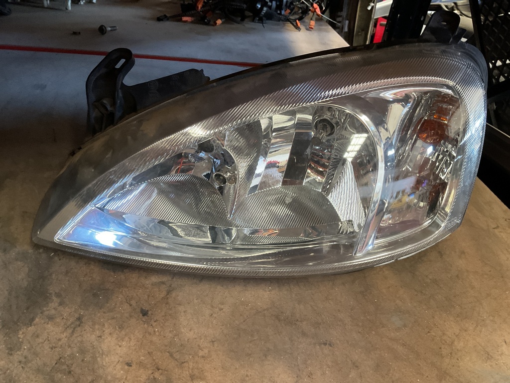 Faro izquierdo opel combo