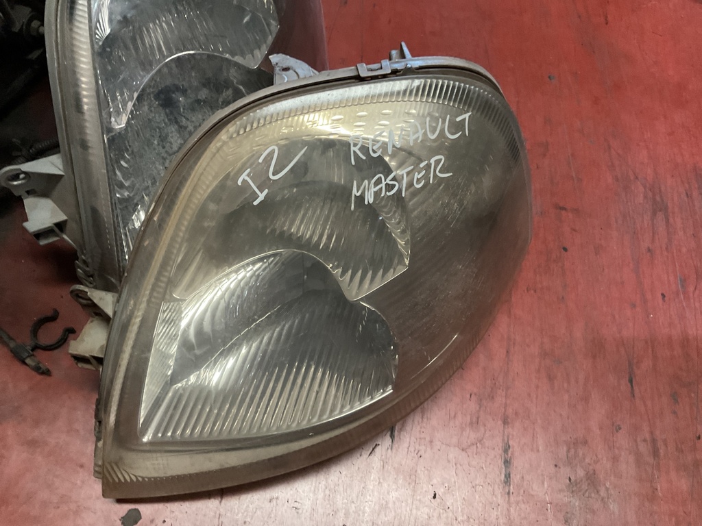 Faro izquierdo renault master 2004