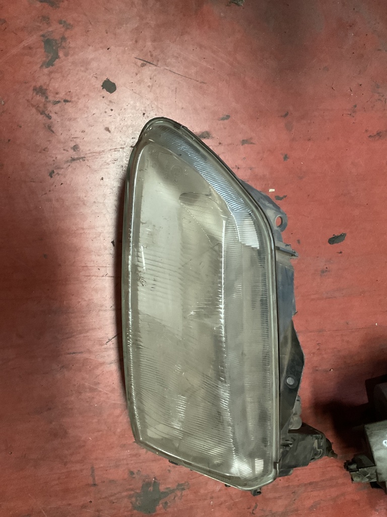 Faro izquierdo renault laguna 96