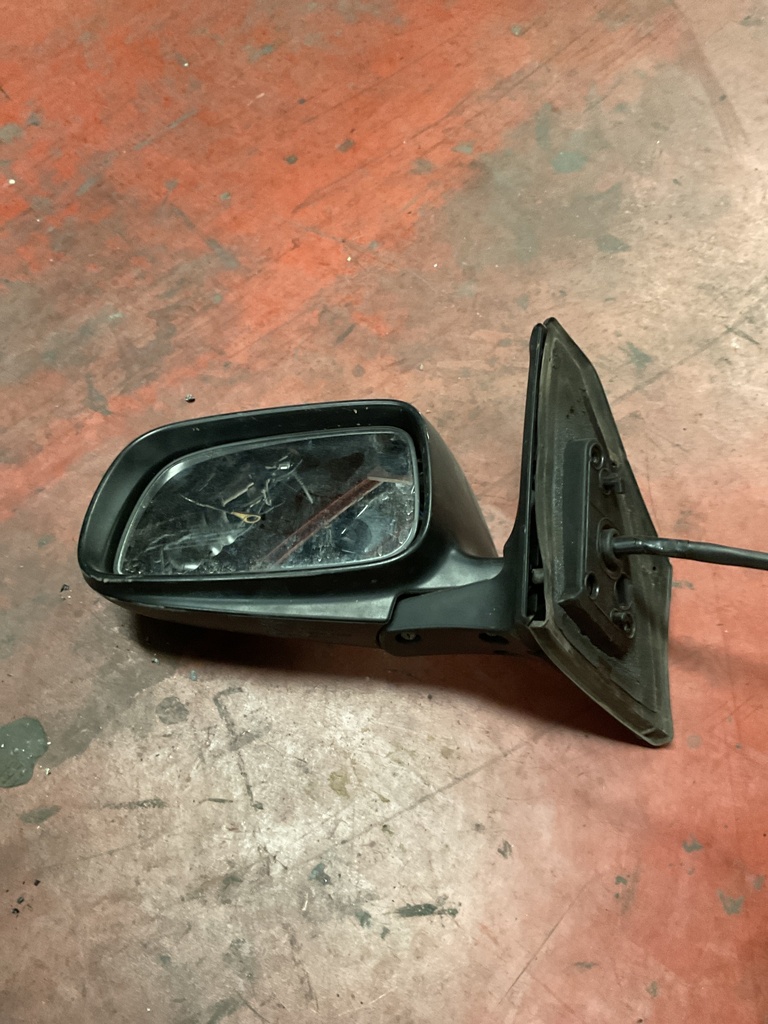 Retrovisor izquierdo toyota avensis ‘05