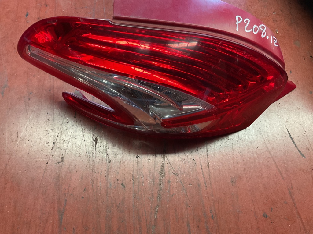 Piloto izquierdo peugeot 208 2013