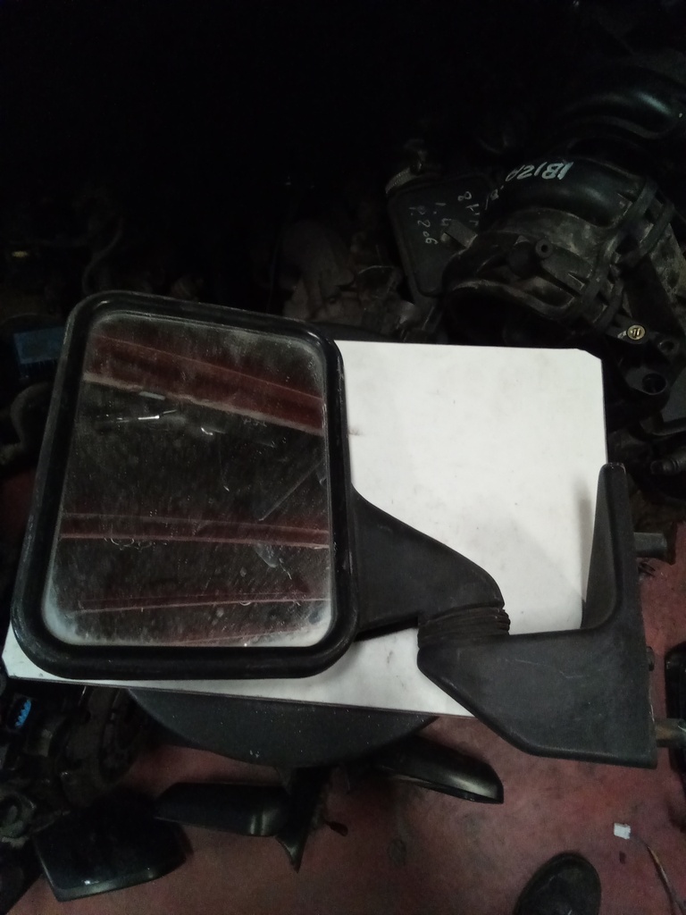 Retrovisor izquierdo manual nissan trade '94