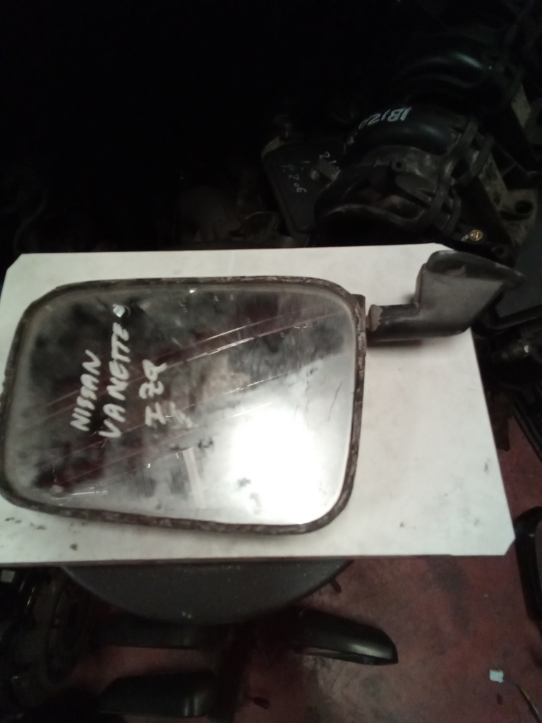 Retrovisor izquierdo manual nissan vanette '83